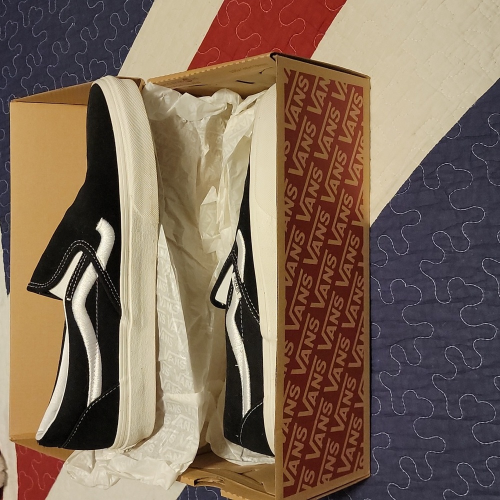 Vans Classic Slip-On Black w/ white stripe